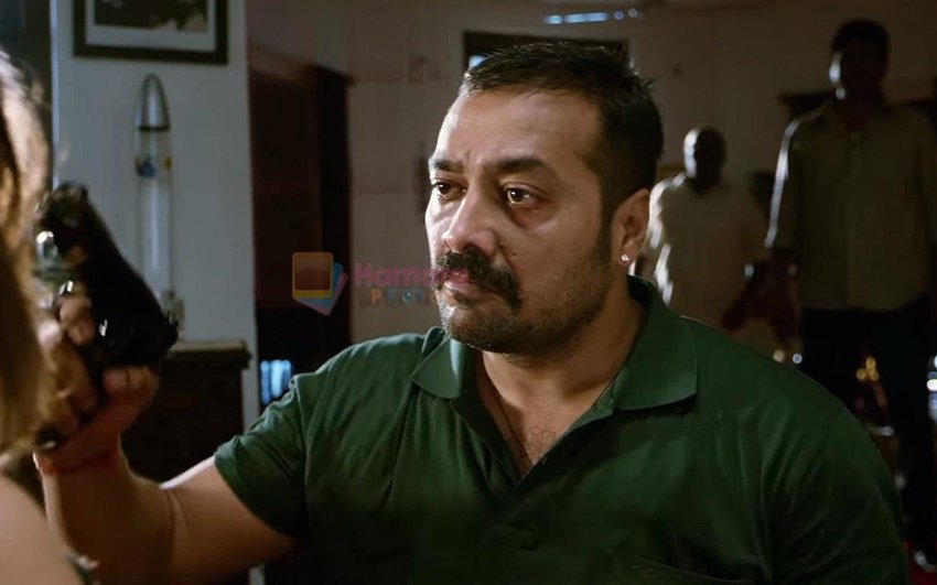 अनुराग कश्यप बेहतरीन फिल्मों के डायरेक्शन के लिए जाने जाते हैं लेकिन वह कई फिल्मों में खुद भी काम कर चुके हैं। वह सोनाक्षी सिन्हा स्टारर फिल्म अकीरा में भी नजर आए थे लेकिन उनके रोल को ज्यादा पसंद नहीं किया गया। 