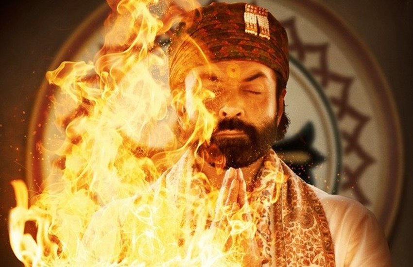 Ashram 3 Trailer: आश्रम वेब सीरीज के दो सीजन काफी पहले रिलीज हुए थे। दोनों को दर्शकों का बहुत प्यार मिला। अब जब तीसरा सीजन भी रिलीज होने जा रहा है। तो आइए जानते हैं इस सीरीज के उन पांच अहम एक्टर्स के नाम जिन्होंने अपनी दमदार अदाकारी से रोल में जान डाल दी: 