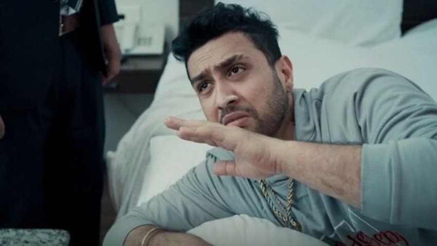 लंबे समय बाद अध्ययन सुमन ने भी एक्टिंग की दुनिया में वापसी की। आश्रम वेब सीरीज में अध्ययन ने पॉप स्टार टिंका सिंह के रोल में अच्छी अदाकारी दिखाई है।