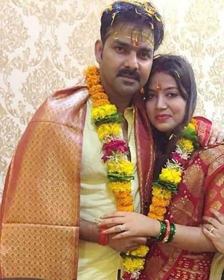 भोजपुरी एक्टर और सिंगर पवन सिंह भी अपनी पत्नी ज्योति सिंह से तलाक ले रहे हैं। उन्होंने तलाक की अर्जी फैमिली कोर्ट में डाल दी है।