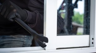 Bihar | Purnia | Man robs his own house | Goods worth 4 lakh looted | purnia robbery