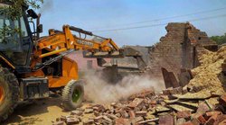 UP: बरेली में अतिक्रमण पर चला ‘पीला पंजा’, छाती पीट रोने लगे साधु- योगी भैया, तुमने तो हमारे ऊपर बुलडोजर चलवा दिया  