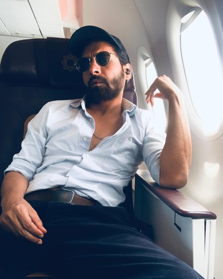 चंदन ने रायसीना बंगाली स्कूल से पढ़ाई की है और फिर जाकिर हुसैन कॉलेज से गणित ऑनर्स की डिग्री ली है।