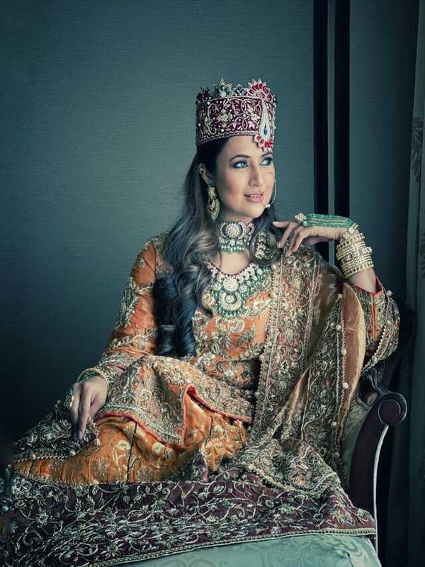 DIVYANKA TRIPATHI IN ROYAL BEGAM LOOK
