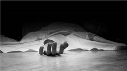यूपीः बुलडोजर चला रहे नाबालिग ने कब्रिस्तान की दीवार में मारी टक्कर, एक युवती को भी कुचला; मौके पर मौत