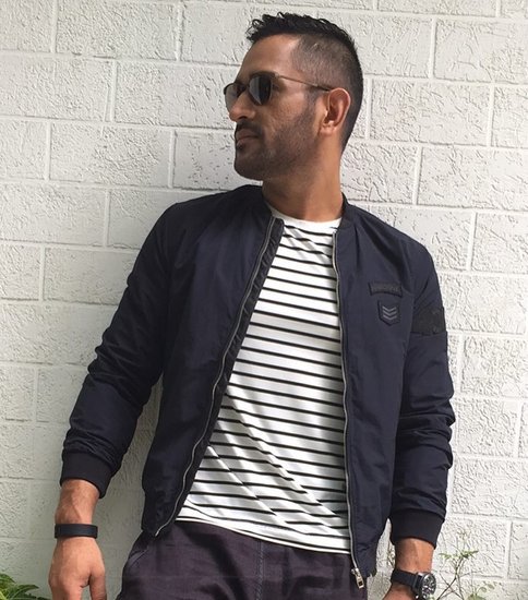 महेंद्र सिंह धोनी ब्रांड वैल्यू के मामले में पांचवें नंबर पर हैं। धोनी की ब्रांड वैल्यू 475 करोड़ के करीब है। 