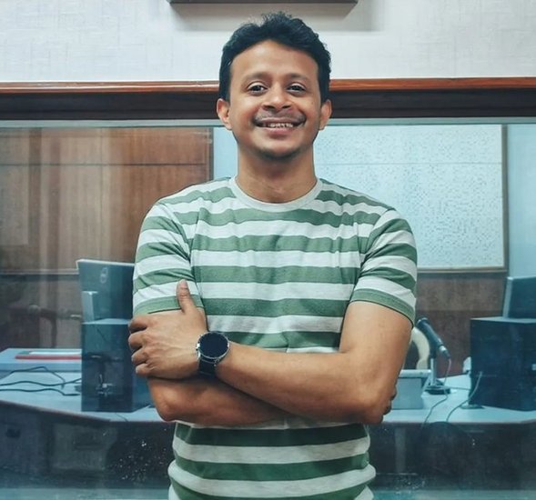 हाल ही में रिलीज हुई साउथ सुपरस्टार विजय की फिल्म बीस्ट को संकेत म्हात्रे ने आवाज दी है। संकेत इससे पहले साउथ के ही सुपरस्टार सूर्या की फिल्म जय भीम और अन्य फिल्मों की डबिंग कर चुके हैं। 