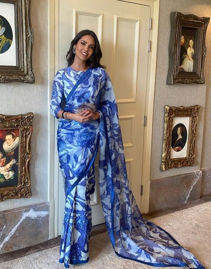 चर्चित वेब सीरीज आश्रम के तीसरे पार्ट (Ashram 3) में ईशा गुप्ता (Esha Gupta) भी नजर आने वाली हैं और उनका किरदार बेहद प्रमुख बताया जा रहा है। यह तीसरा पार्ट 3 जून को रिलीज होना है और इसकी प्रमोशन शुरू हो गई है। इस बीच ईशा गुप्ता और कास्ट के अन्य लोग दिल्ली में प्रमोशन के लिए पहुंचे हैं। 