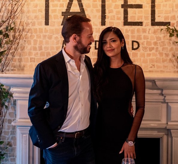 ईशा के बॉयफ्रेंड का नाम मैनुअल कैम्पोस गुआलर है। दोनों की मुलाकात 2019 में रोम में हुई थी और वहीं से दोनों की दोस्ती शुरू हुई। 