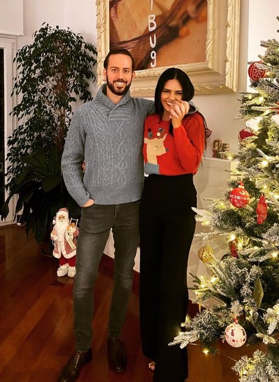 मैनुअल स्पेन से हैं और दोनों की मुलाकात मैनुअल के बिजनेस के चलते हुई थी। यहां से शुरू हुई दोनों की दोस्ती प्यार में बदलती गई। 