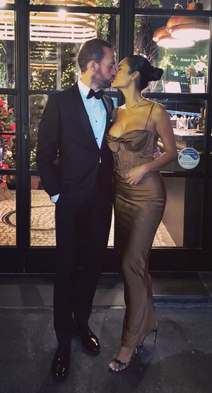 ईशा अक्सर मैनुअल के साथ रोमांटिक तस्वीरें शेयर करती रहती हैं और अपने प्यार का इजहार भी करती हैं। 