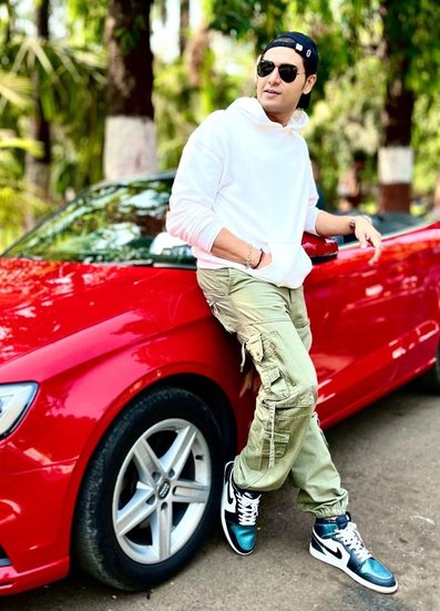 अब कहा जा रहा है कि शो में कई कहानी बदलती नजर आएगी और शादी के बाद अनुपमा को नई परेशानियों का सामना करना पड़ेगा। (All Photos: Gaurav Khanna Instagram)