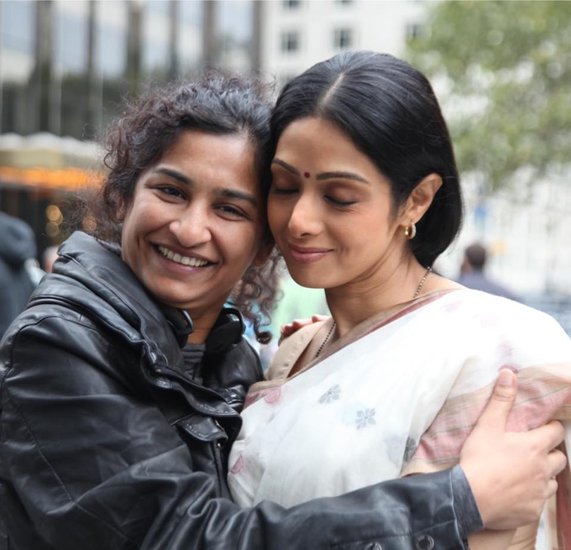 डायरेक्टर गौरी शिंदे ने श्रीदेवी के साथ फिल्म इंग्लिश विंग्लिश बनाई थी और इस फिल्म को दर्शकों का बेहद प्यार मिला था।