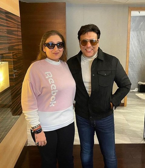 गोविंदा का एक्ट्रेस नीलम कोठारी संग अफेयर खूब चर्चा में रहा था लेकिन कहा जाता है कि गोविंदा की मां को नीलम पसंद नहीं थी जिसके बाद गोविंदा ने सुनीता संग अरेंज मैरिज कर ली।