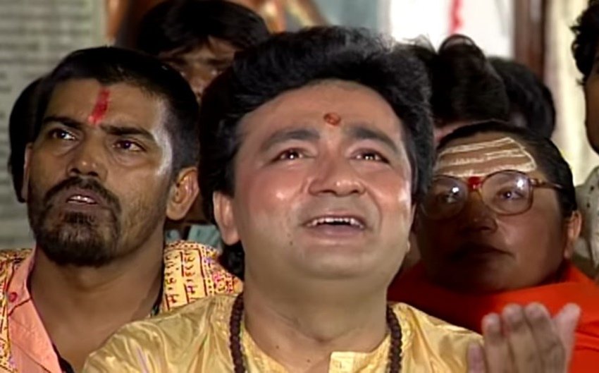 गुलशन कुमार एक प्रसिद्ध गायक के साथ-साथ म्यूजिक प्रोड्यूसर भी थे और उन्होंने टी-सीरीज की स्थापना की थी। उनकी भी 1997 में गोली मारकर हत्या कर दी गई थी। 