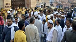 शोएब जमई बोले- हनुमान चालीसा का टाइम हो गया आपका, सूरज पाल अम्‍मू ने कहा- यहीं पढ़ दें, एंकर ने टोका- मस्जिद में चालीसा से दिक्कत क्‍या है ?