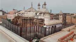बाबा यहीं मौजूद हैं, उनके अवशेष हमें चिढ़ाने के लिए छोड़े गए, ज्ञानवापी पर बोले महंत, जानें दंडी स्वामी ने क्या कहा