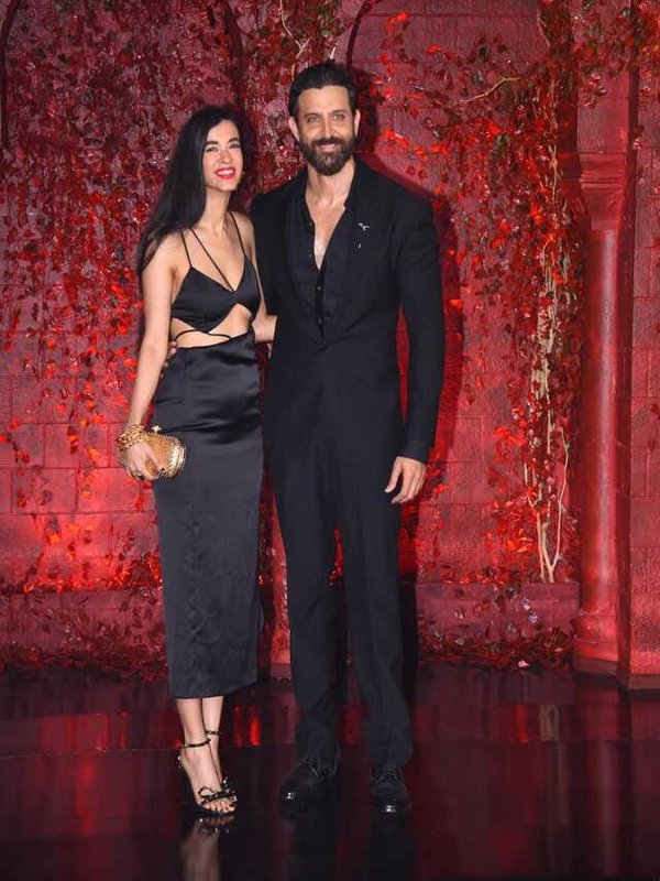 HRITHIK ROSHAN AND SABA AZAD IN LOVE