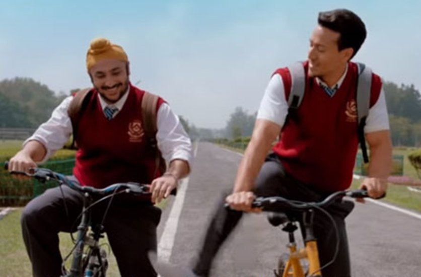 हर्ष बेनीवाल की यूट्यूब पर काफी फैन फॉलोइंग है। वह फिल्म 'स्टूडेंट ऑफ द ईयर 2' में टाइगर श्रॉफ के दोस्त का रोल प्ले कर चुके हैं। 