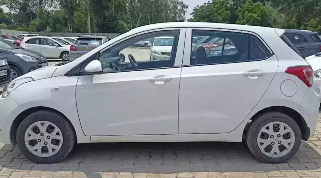 second hand car । Hyundai Grand i10 । hatchback car