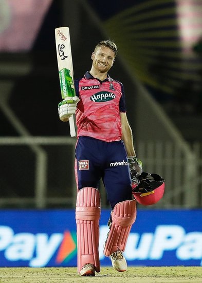 आईपीएल 2022 (IPL 2022) फाइनल की तरफ बढ़ रहा है और सभी टीमों में आगे बढ़ने की जद्दोजहद जारी है। इस बीच कई प्लेयर्स ऐसे हैं जो आईपीएल के इस सीजन में अब तक रन मशीन बने हुए हैं। अब तक सबसे ज्यादा रन बनाने वाले टॉप 5 खिलाड़ियों में तीन भारतीय खिलाड़ी हैं। रन बनाने में सबसे पहले नंबर पर राजस्थान रॉयल्स (Rajasthan Royals) के जोस बटलर (Jos Buttler) हैं। उन्होंने 13 मैच में 627 रन बनाए हैं। 