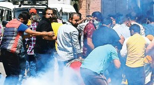 Kashmir, Kashmiri Pandits, Arvind Kejriwal, Delhi CM, AAP, Kashmir Government, lathi charge