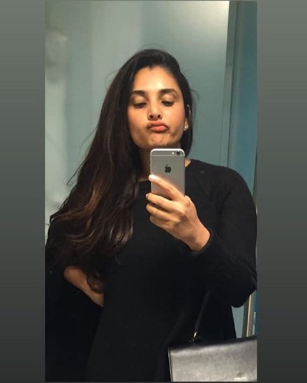 यश ने पलटवार करते हुए तब कहा था कि मैं राम्या की तरह जन्म से एक्टर तो हूं नहीं। राम्या तो घंटों फोन पर बात करने के बाद भी बिना रिहर्सल लाजवाब शॉट देती हैं।