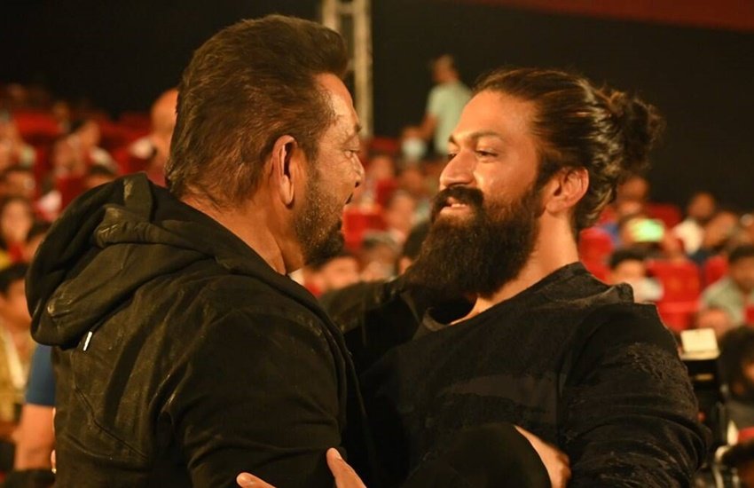 KGF 2 Records: प्रशांत नील (Prashanth Neel) के निर्देशन में बनी फिल्म केजीएफ 2 ने तहलका मचा रखा है। फिल्म छप्पर फाड़ कमाई कर रही है। फिल्म के लीड एक्टर हैं यश (Yash) तो वहीं विलेन की भूमिका में हैं संजय दत्त (Sanjay Dutt)। रवीना टंडन (Raveena Tandon) ने भी फिल्म में कमाल की अदाकारी की है। फिल्म ने कमाई के मामले में अब तक सात बड़े रिकॉर्ड बनाए हैं। आइए डालते हैं उनपर एक नजर: