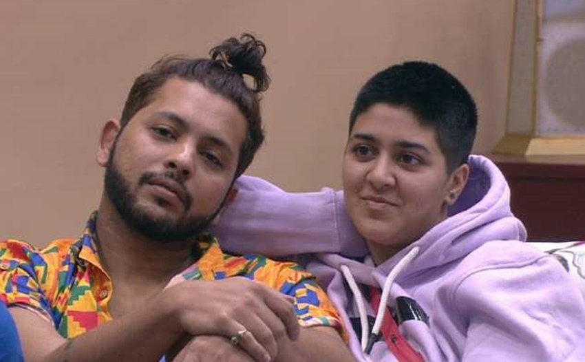 वहीं शो के कंटेस्टेंट निशांत भट्ट का नाम इंन्फ्लूएंसर मूस जटाना संंग जुड़ चुका है। दोनों ने साथ में बिग बॉस ओटीटी में हिस्सा लिया था जहां से इनके अफेयर की अफवाहें शुरू हुई थीं। 