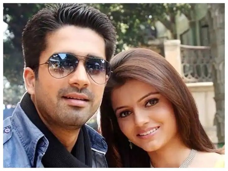 वैसे तो रूबिना दिलैक अब शादीशुदा हैं। उन्होंने टीवी एक्टर अभिनव शुक्ला संग शादी की है लेकिन एक वक्त पर उनका अफेयर को-एक्टर अविनाश सचदेव संग था। दोनों ने 'छोटी बहू' सीरियल में साथ काम किया था लेकिन फिर दोनों का ब्रेकअप हो गया था। 