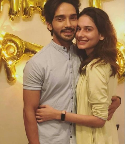 कुछ समय पहले खबरें आई थीं कि अनेरी वजानी टीवी एक्टर हर्ष राजपूत को डेट कर रही हैं। हालांकि हर्ष ने इसे केवल अफवाह बताया था। (All Photos: Social Media)