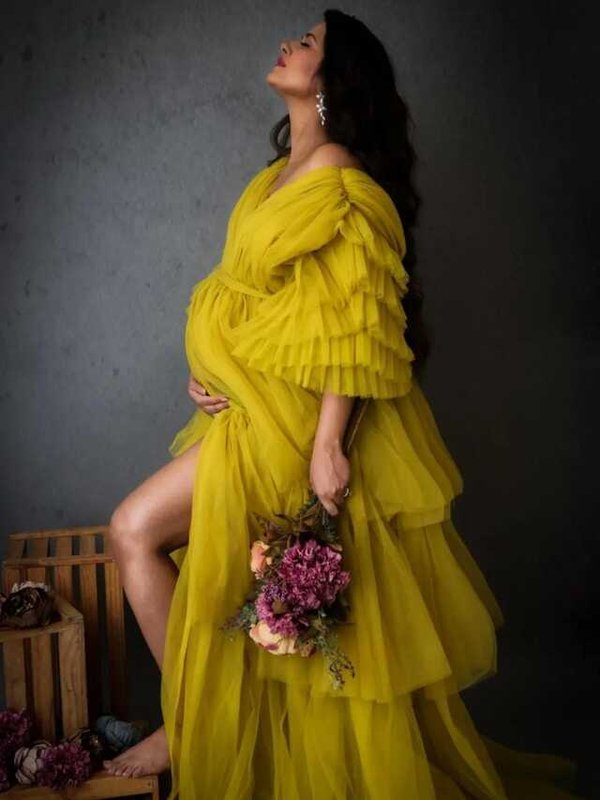 KRITIKA SENGER - MATERNITY SHOOT VIRAL