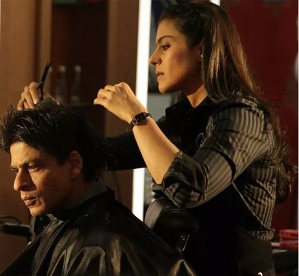 फिल्म माय नेम इज खान में काजोल ने हेयर स्टाइलिस्ट का किरदार निभाया था। अक्सर महिलाओं को महिलाओं के स्टाइलिस्ट के तौर पर देखा जाता है लेकिन फिल्म में काजोल ने पुरुषों के हेयर कट करके उन्हें नया स्टाइल दिया है।