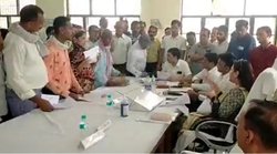 जनता दरबार में फरियादी को ही फटकारने लगीं कानपुर की डीएम, बोलीं- रंगदारी मत दिखाओ, बीपी का इतना प्रॉब्‍लम है तो इनको घर में रखो