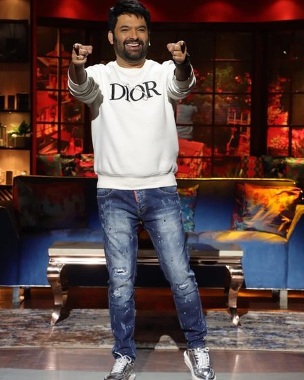 अब भले ही कपिल शर्मा लाखों-करोड़ों रुपये फीस लेते होंं लेकिन पहले स्टेज शो के लिए उन्हें महज 1500 रुपये ही मिले थे।