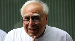 EC को भी आदर्श आचार संहिता की जरूरत- ‘रेवड़ी कल्चर’ पर सख्त हुआ चुनाव आयोग तो कपिल सिब्बल ने साधा निशाना