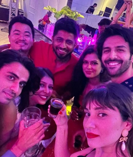 कार्तिक की फिल्म भूल भुलैया 2 को दर्शकों का बेहद अच्दा रिस्पॉन्स मिल रहा है। (All Photos: Kartik Aryan Instagram)