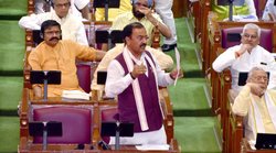 केशव प्रसाद मौर्य ने यह वीडियो शेयर कर कहा- अखिलेश यादव ने मेरे भाषण में 8 बार अवरोध उत्पन्न किया, यूजर्स ने पूछा – साहब कल तो नींद नहीं आई होगी?