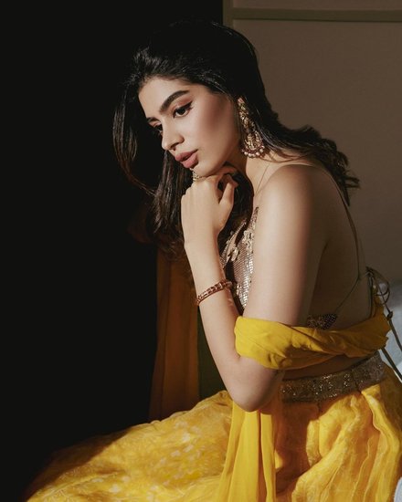 श्रीदेवी और बोनी कपूर की बेटी खुशी कपूर भी जोया अख्तर की फिल्म द आर्चीज से ही बॉलीवुड डेब्यू करेंगी। हाल ही में फिल्म के सेट से तस्वीरें भी वायरल हई थीं। (Photo:Khushi Kapoor Instagram)