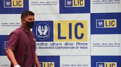 LIC ने लॉन्‍च की नई मनी बैक बीमा रत्‍न पॉलिसी, गारंटीड बोनस व लिमिटेड प्रीमियम के साथ मिलेगा बहुत कुछ लाभ