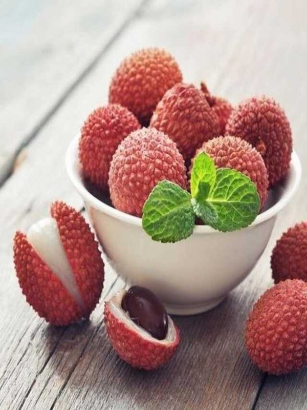 LITCHI BENEFITS FOR HAIR