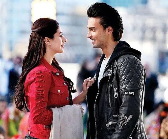 सलमान खान के प्रोडक्शन में बनी फिल्म 'लवयात्री' का पहले नाम 'लवरात्रि' रखा गया था लेकिन इस नाम का लोगों ने विरोध किया और एफआईआर भी की गई जिसके बाद फिल्म का टाइटल बदलकर लवयात्री किया गया। 