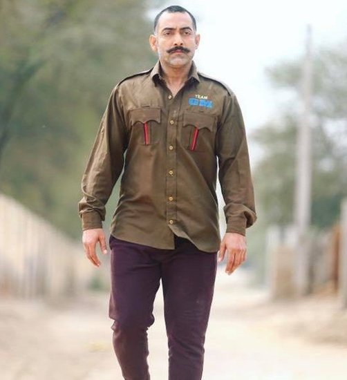 मानव विज सैफ अली खान, कंगना रनौत और शाहिद कपूर की फिल्म रंगून में भैरो सिंह का रोल कर चुके हैं।