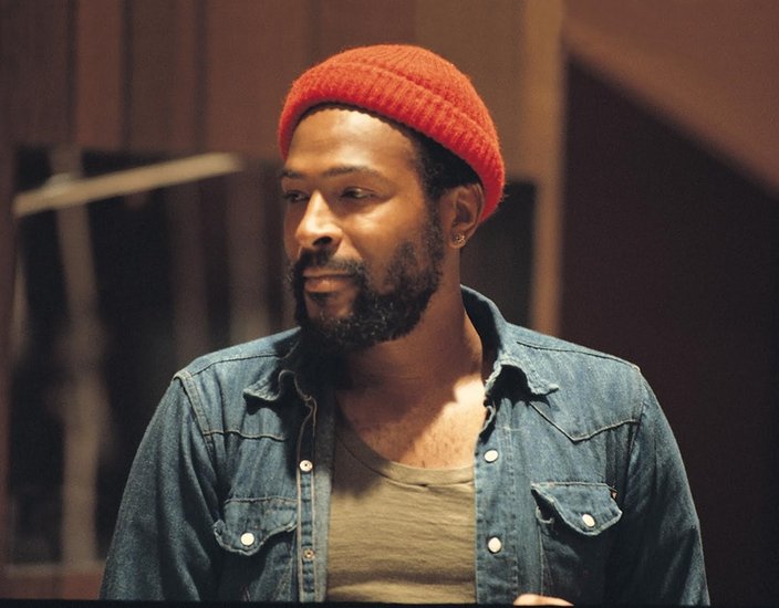 हॉलीवुड सिंगर मारविन गए को उनके पिता ने ही दो गोलियां मारी थीं। जब मारविन को अस्पताल ले जाया जा रहा था तो उनकी मौत हो गई थी। पिता ने मारविन पर आरोप लगाया था कि मारविन उन्हें और उनकी मां को अलग करना चाहता था। 