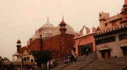 श्री कृष्ण के वंशज हम, जन्मभूमि के पास से हटाई जाए शाही ईदगाह मस्जिद- HC में सुनवाई से पहले हिंदू आर्मी के नेता का बयान