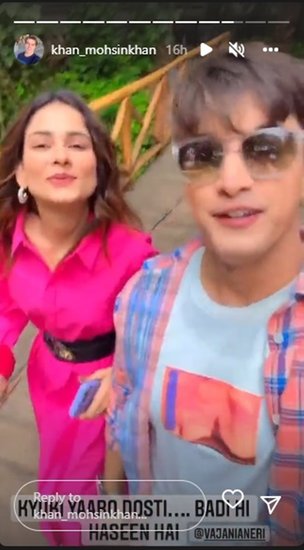 इंस्टाग्राम स्टोरी पर मोहसिन खान ने लिखा है, 'दोस्ती बड़ी ही हसीन है।'