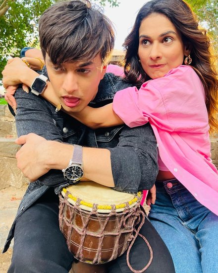 मोहसिन और अनेरी की यह क्यूट तस्वीरें फैंस को काफी पसंद आ रही हैं और सबसे ज्यादा चर्चा इसी फोटो की हो रही है1