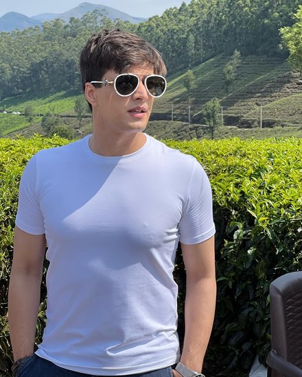 मोहसिन ने इससे पहले ये तस्वीरें पोस्ट की थीं।