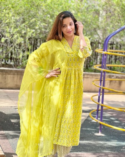 अब मोनालिसा के फैंस उनकी नई वेब सीरीज देखने के लिए एक्साइटेड हैं जो जल्द ही ओटीटी प्लैटफॉर्म हंगामा प्ले पर रिलीज होगी। (All Photos: Monalisa Instagram)