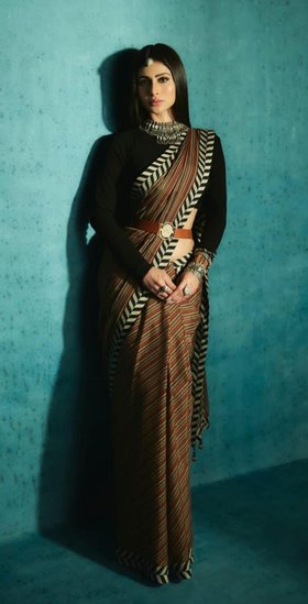 साथ ही उन्होंने यह भी लिखा है कि जिंदगी ने आपको जहां भी रखा है, वहां आप अपनी चमक बिखेरते रहो।